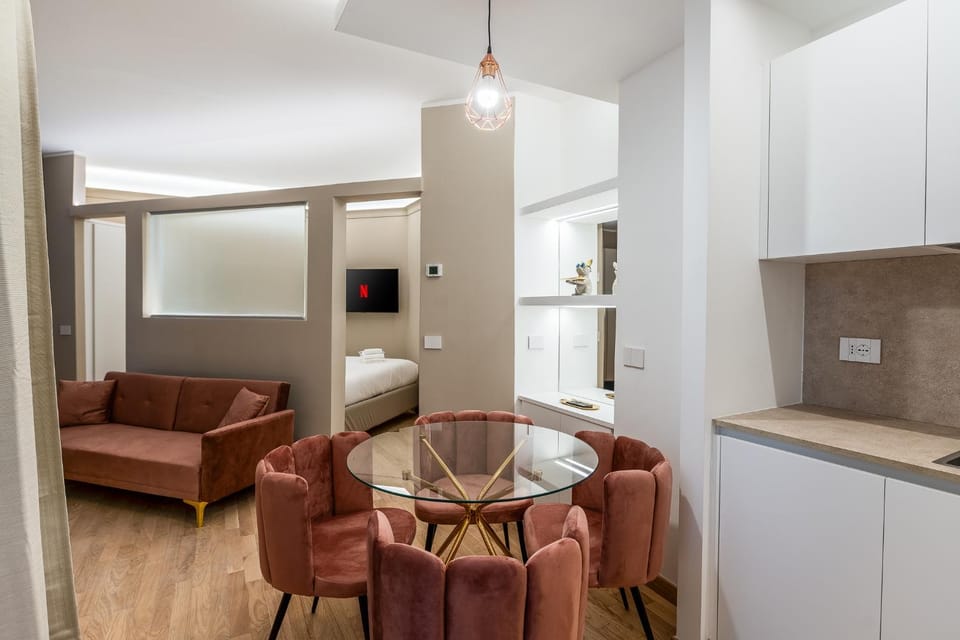 TV and multimedia, Kitchen or kitchenette, Living room, Photo of the whole room, Seating area, Dining area