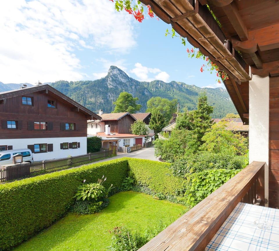 Property building, Nearby landmark, Spring, Natural landscape, Garden, Garden view, Mountain view