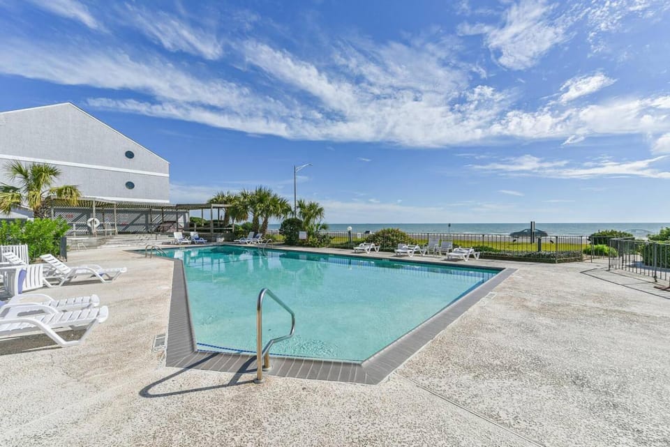 Pool view, Swimming pool, sunbed