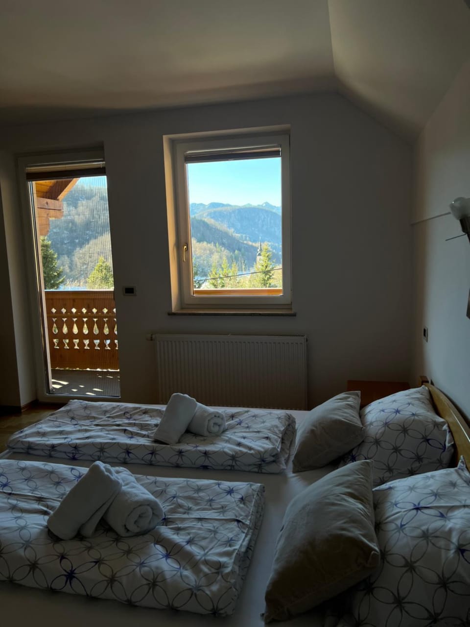 Bed, Bedroom, Mountain view