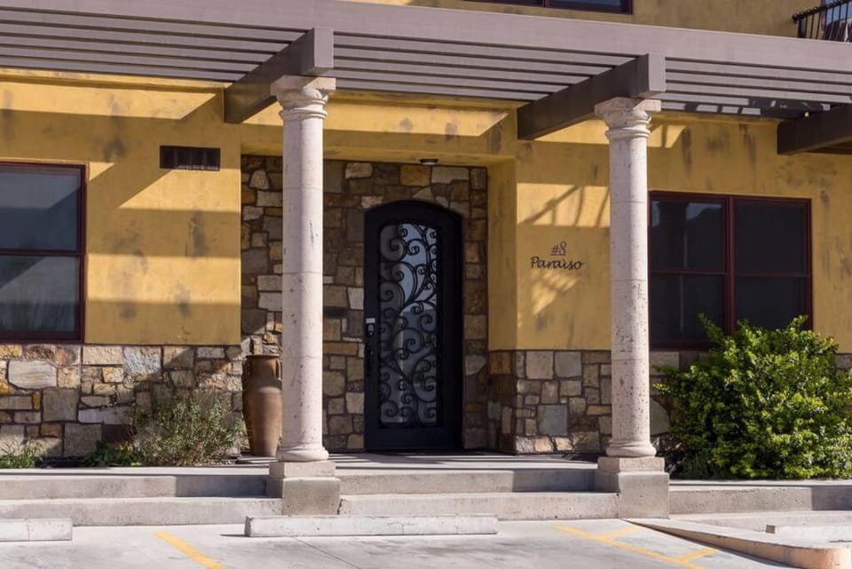 Luxury Downtown Rental (Hot Tub/Pet Friendly) - La Dolce Vita Villas #8 Apartment in Moab
