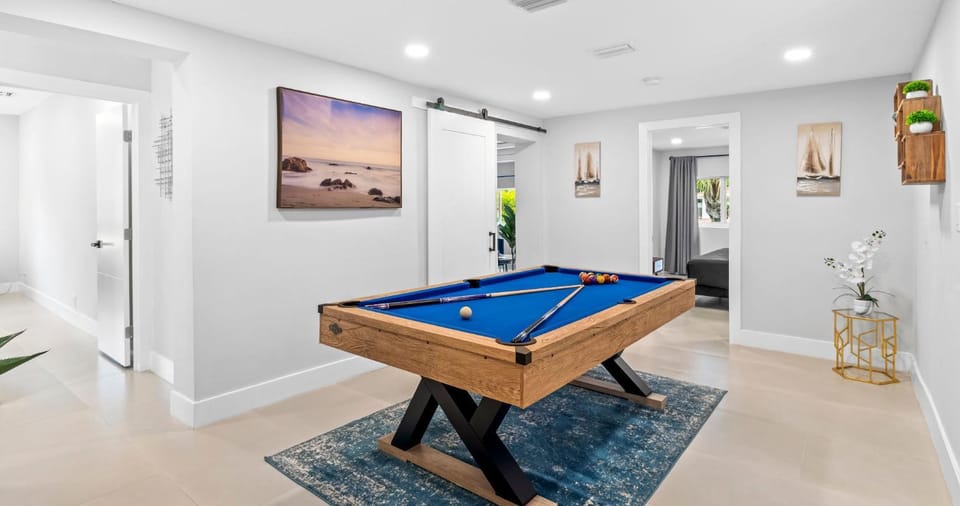 Billiard, Game Room