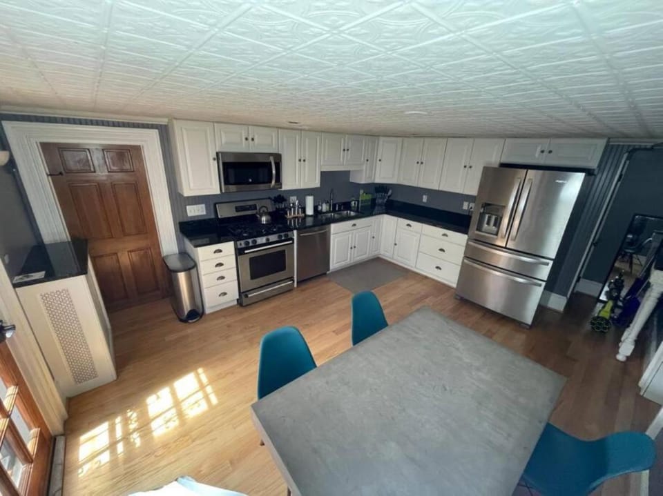 Dining area, kitchen