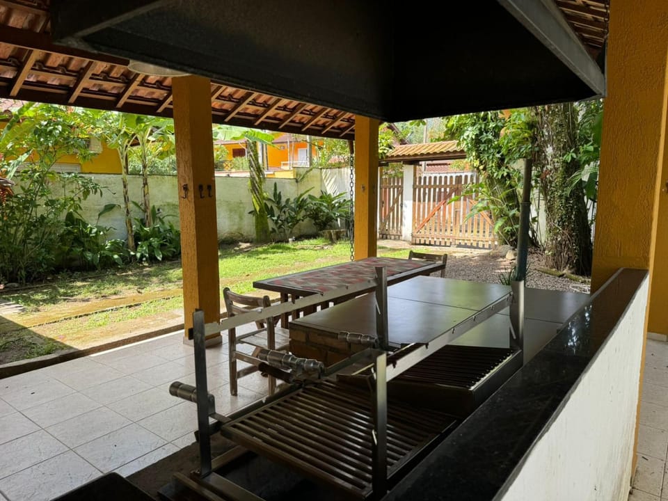 Casa Amarela House in São Sebastião