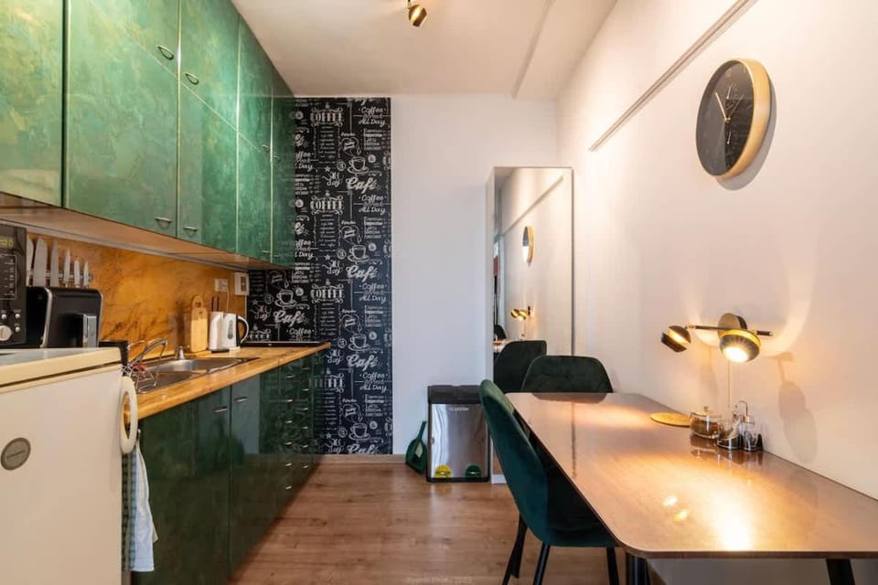 Kitchen or kitchenette, Dining area, stove