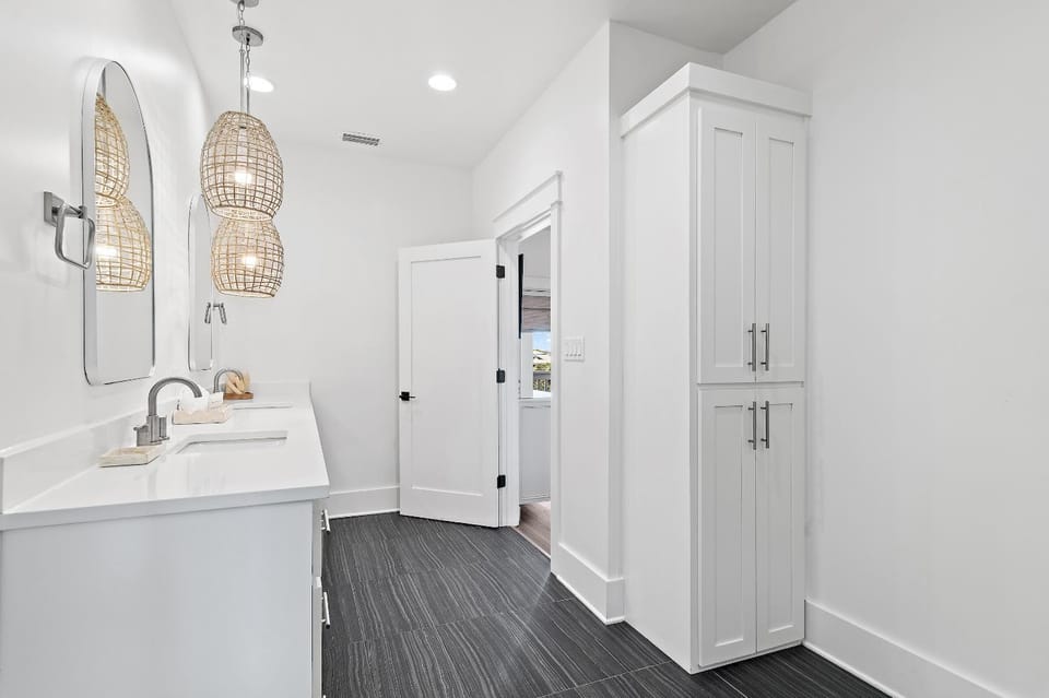 Latitude Adjustment House in Rosemary Beach