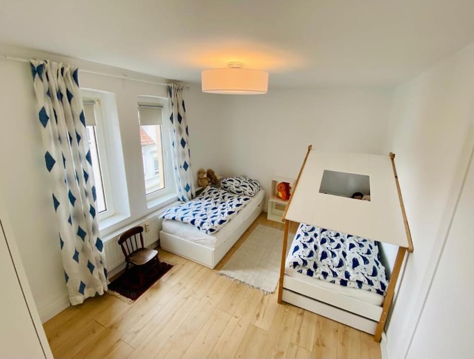 Cute Apartment - Detmold city center - large kitchen, bath, south facing balcony - free parking and wifi Apartment in Detmold