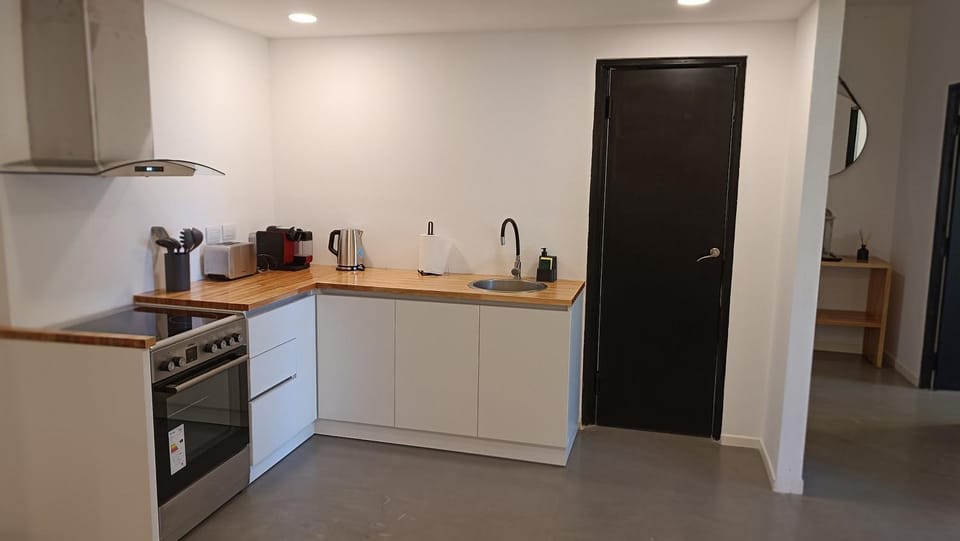 Coffee/tea facilities, Kitchen or kitchenette, oven, pet friendly, toaster