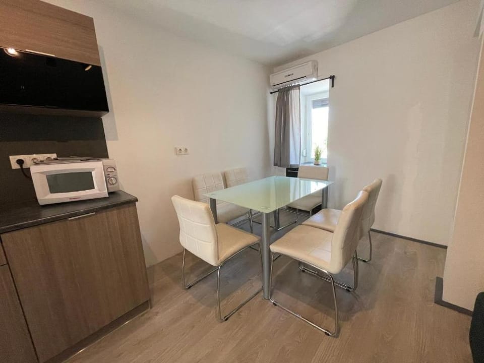 Smeraldo Home Emelet Apartment in Siófok
