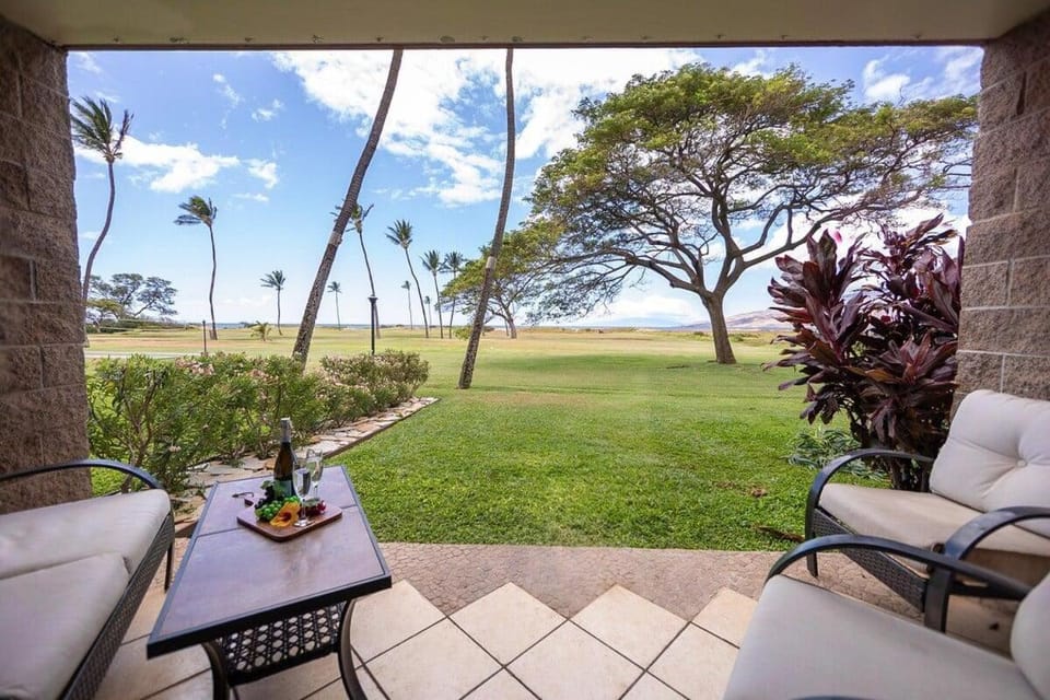 Kauhale Makai 114 · KM 114 2BD w Ocean Views AC Pool Near Beach House in Kihei