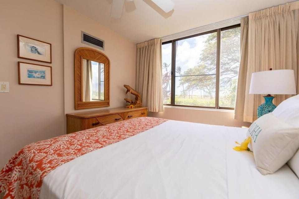 Kauhale Makai 114 · KM 114 2BD w Ocean Views AC Pool Near Beach House in Kihei