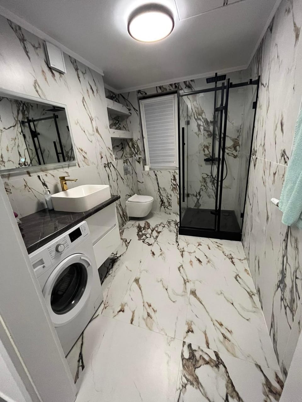 Shower, Toilet, Bathroom, towels, washing machine