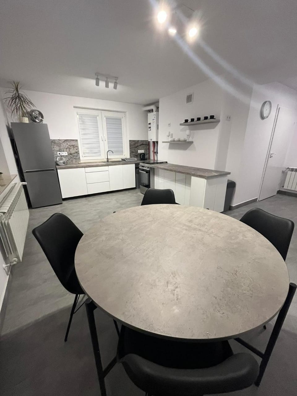 Kitchen or kitchenette, Living room, Seating area, Dining area, pet friendly