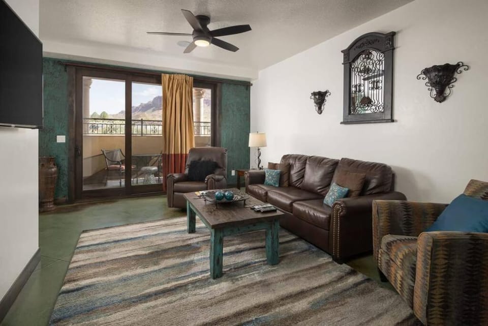 Luxury Downtown Rental (Hot Tub/Pet Friendly) - La Dolce Vita Villas #11 Apartment in Moab