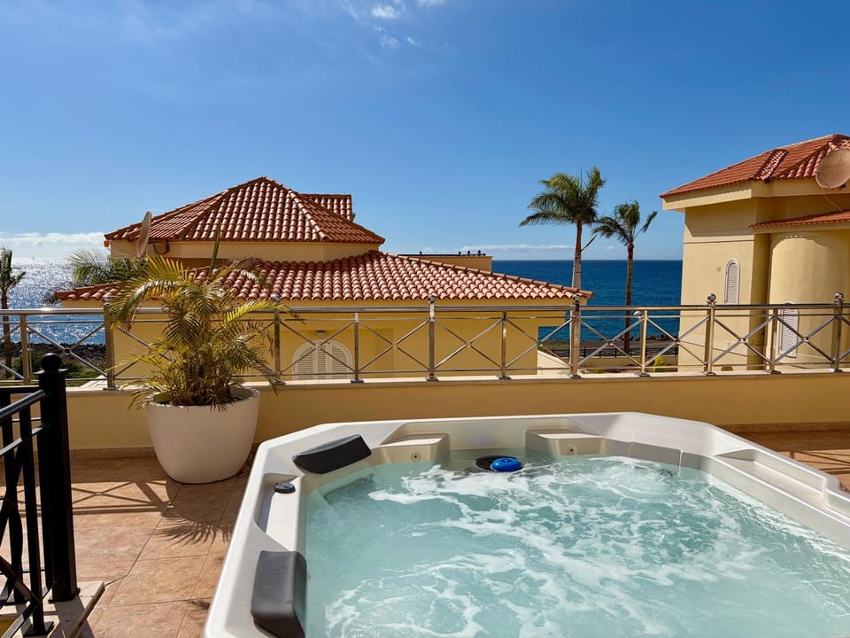 Ocean View Vila with Private Jacuzzi Villa in Los Cristianos