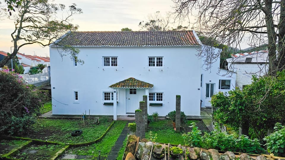 Property building, Day, Garden, Garden, Garden view, Landmark view
