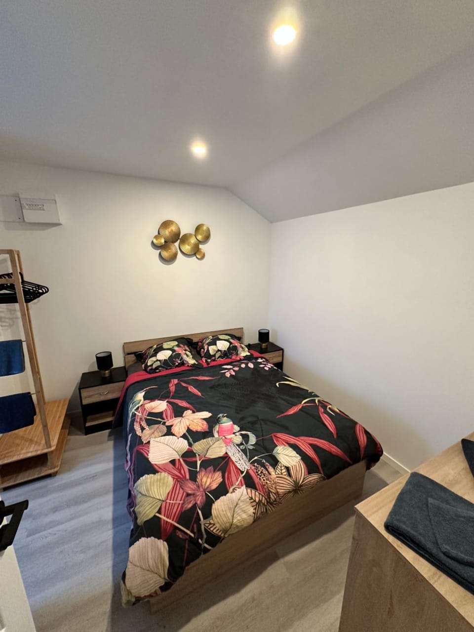 Bed, Photo of the whole room, Bedroom
