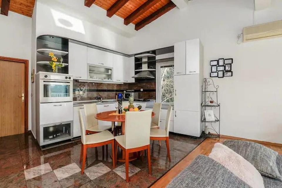Kiara-sunny and vacant apartment near the center Apartment in Zadar