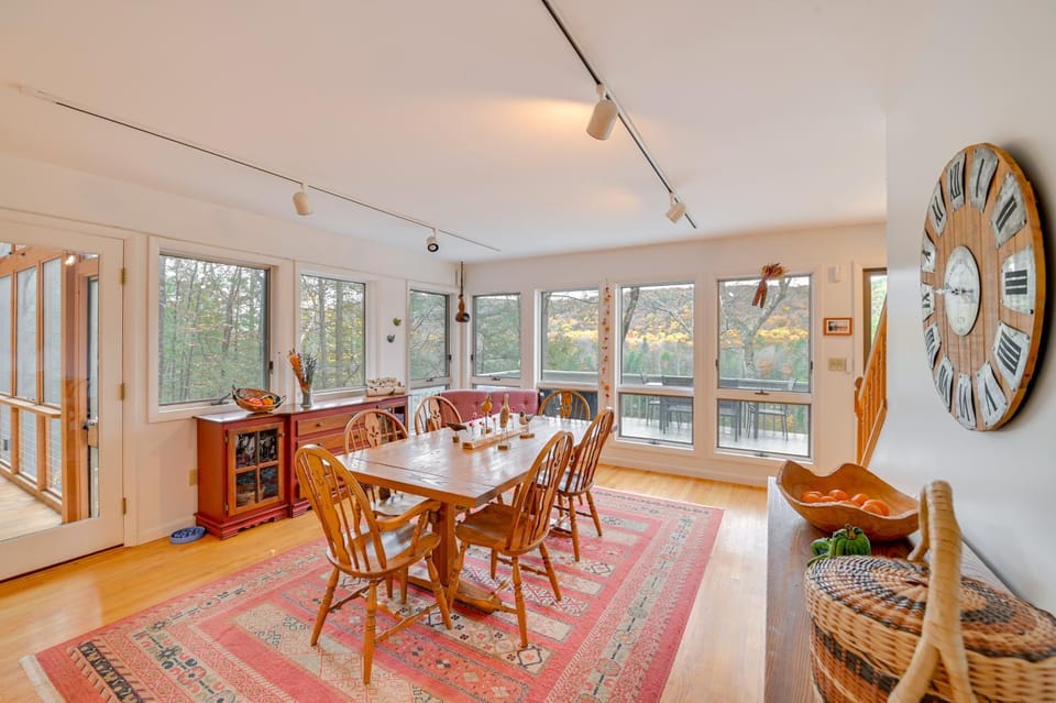 Great Barrington Lakeside Getaway w/ Kayak & Grill House in Great Barrington