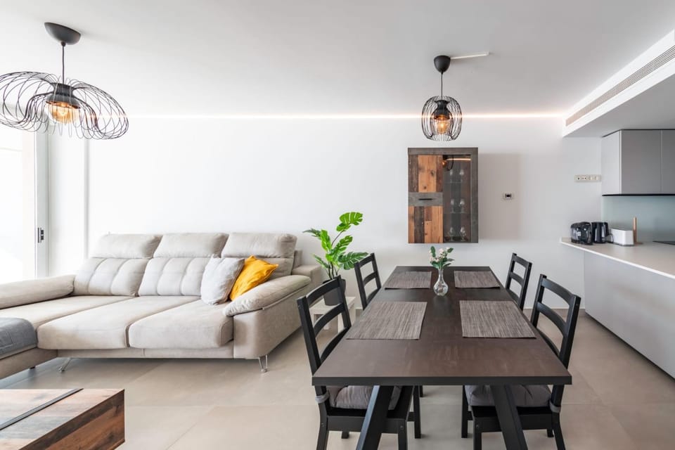 Serene Seaview Retreat in Higueron: 2BR Oasis Apartment in Fuengirola