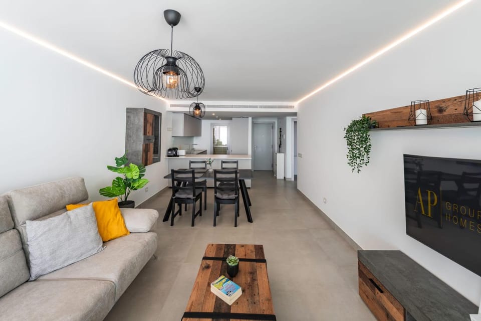 Serene Seaview Retreat in Higueron: 2BR Oasis Apartment in Fuengirola