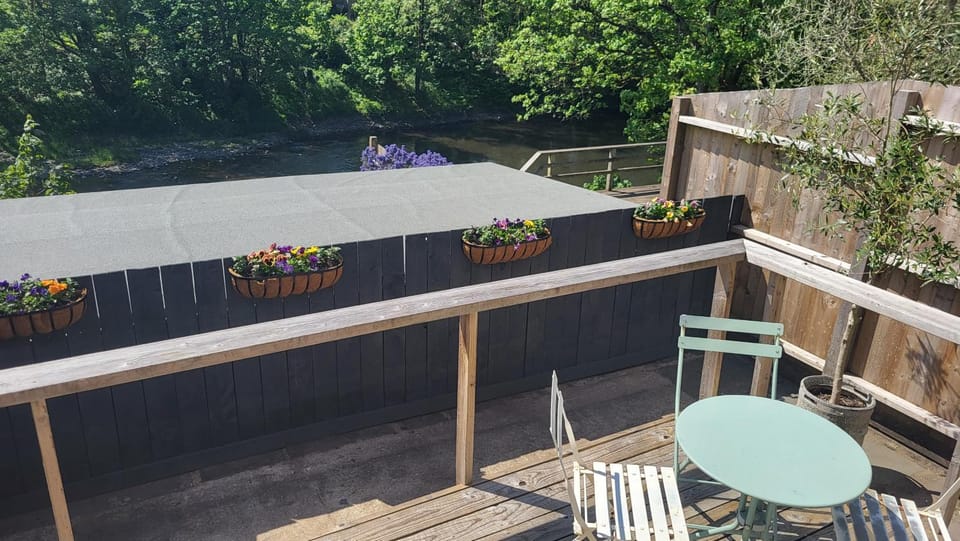 Ty Taf- 2 Bed Cottage with Quick & Easy Transport Links to Cardiff Centre Apartment in Cardiff