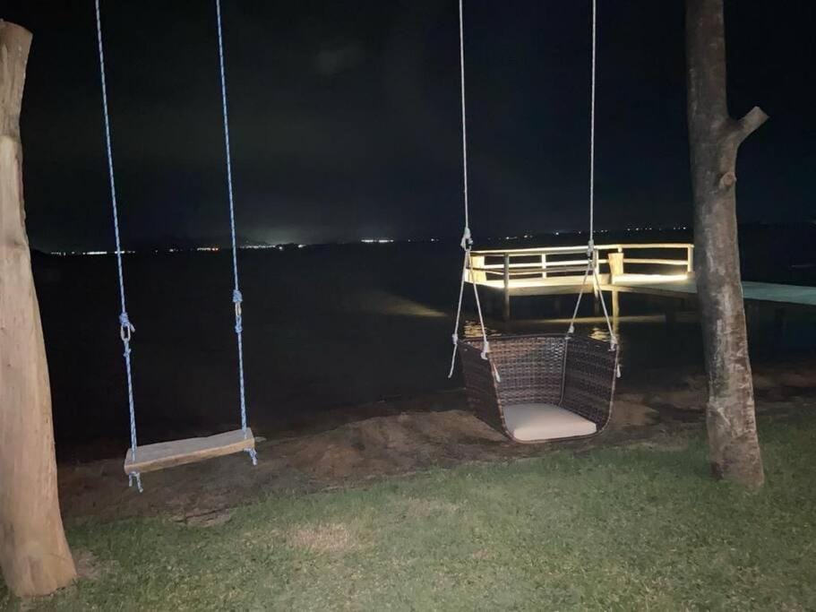 Night, Lake view