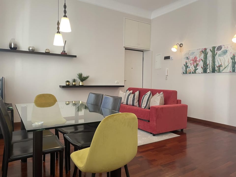 Living room, Seating area, Dining area