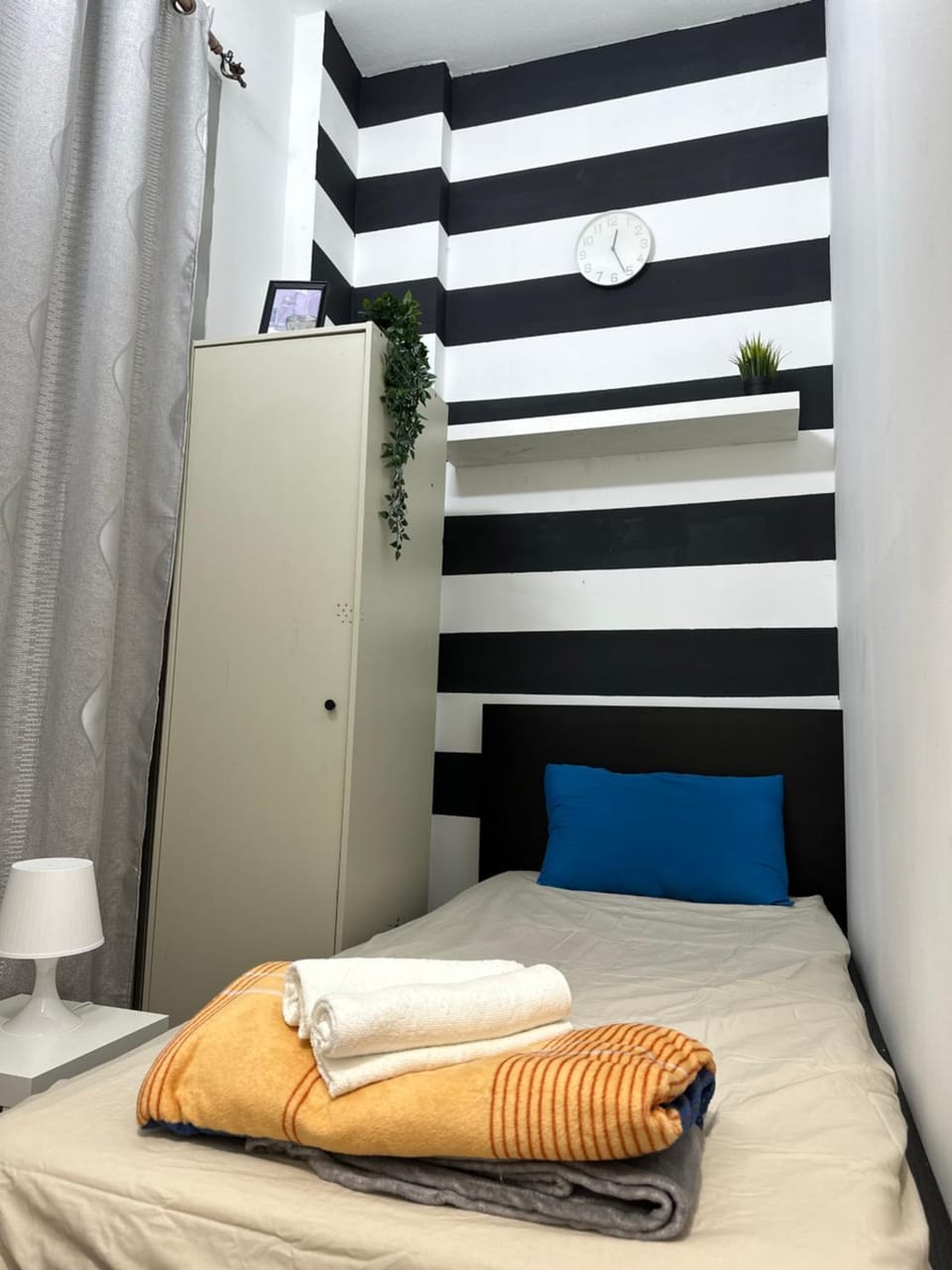 Fancy Partition Room Near Mashreq Metro / SZ Road Vacation rental in Dubai