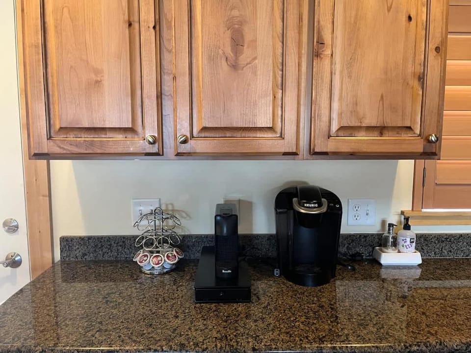 5 Bedroom 4 Bathroom Hot Tub Minutes from Slopes House in Summit Park