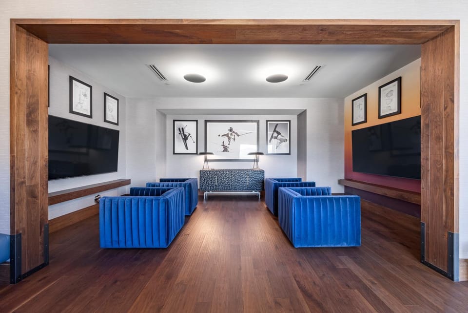 Communal lounge/ TV room, Communal lounge/ TV room, Game Room, TV and multimedia, Living room, Seating area, Evening entertainment, Entertainment
