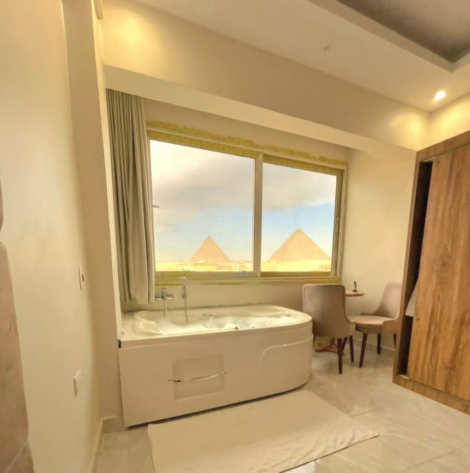 Hot Tub, Bathroom, Landmark view, Bath