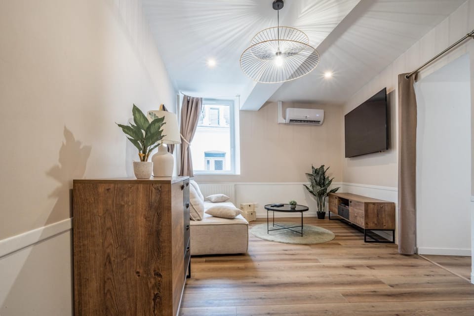 TV and multimedia, Living room, air conditioner