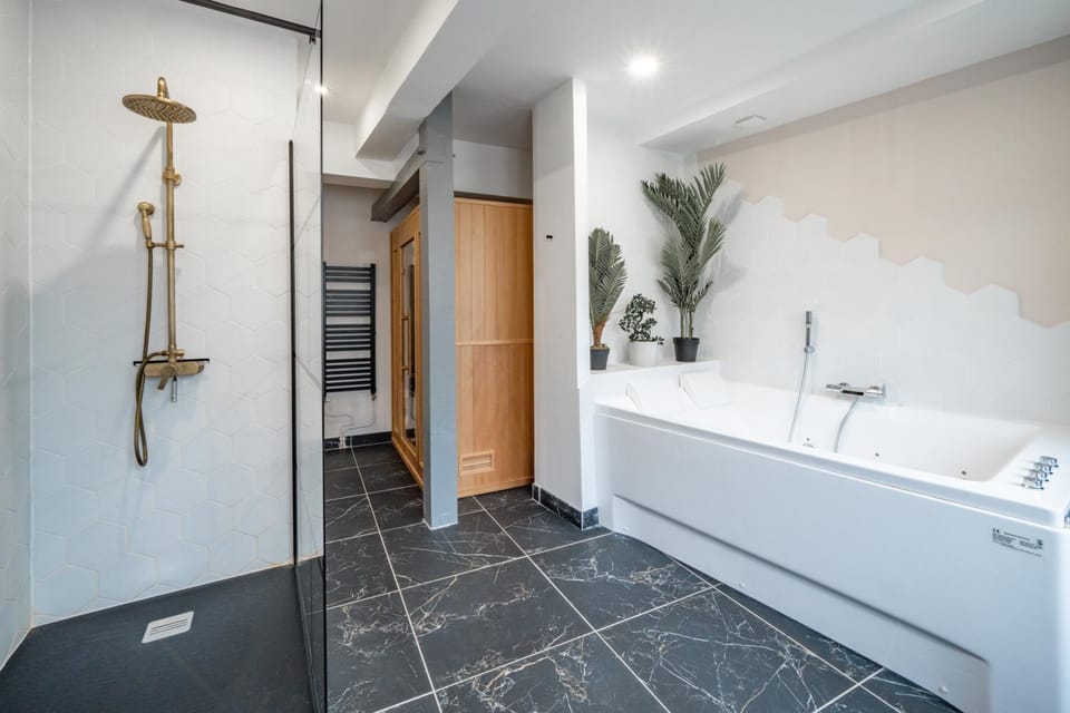 Shower, Hot Tub, Sauna, Bathroom, Bath