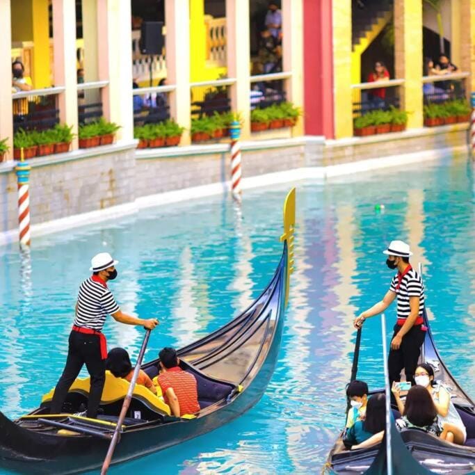 Venice Luxury Residence linked to Venice Mall, nr NAIA Apartment in Makati