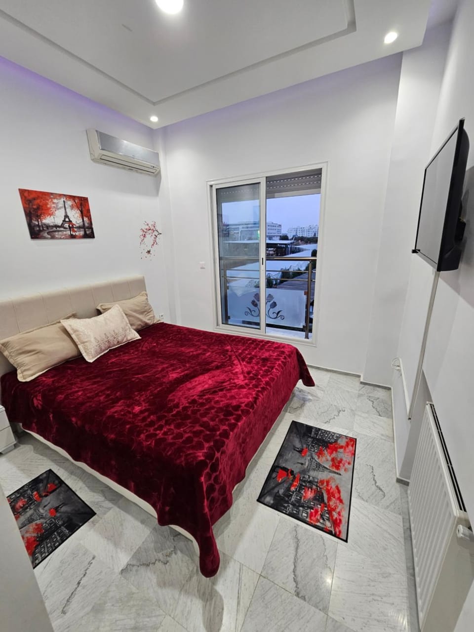 Bed, Photo of the whole room, Bedroom, air conditioner