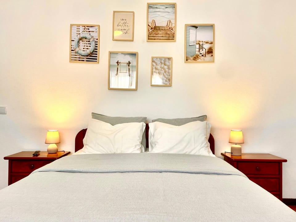 Bed, Decorative detail, Bedroom