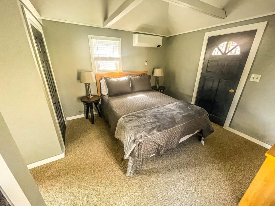 Cozy Pond Side Cottage in Bar Harbor x The Nook x House in Salsbury Cove