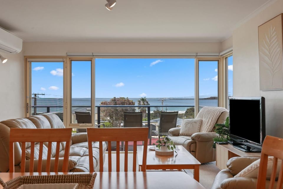 View (from property/room), Balcony/Terrace, Living room