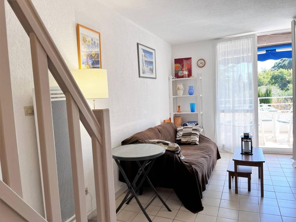 Duplex ensoleillé avec terrasse, 5 couchages, proche plage, parking inclus - Le Lavandou - FR-1-251-565 Apartment in Le Lavandou