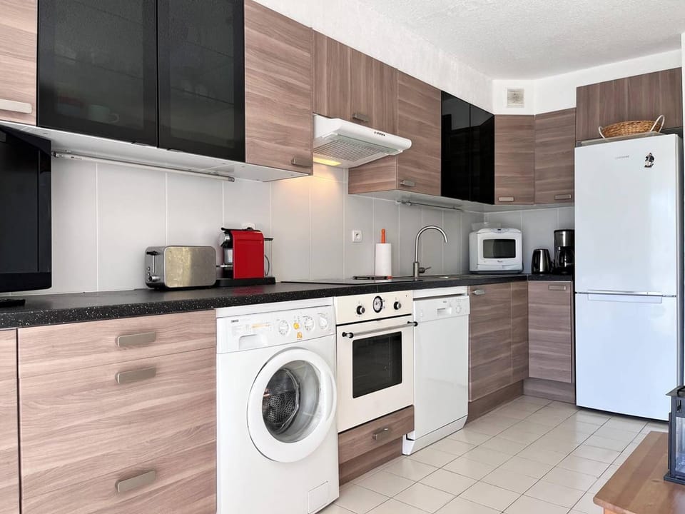 Duplex ensoleillé avec terrasse, 5 couchages, proche plage, parking inclus - Le Lavandou - FR-1-251-565 Apartment in Le Lavandou