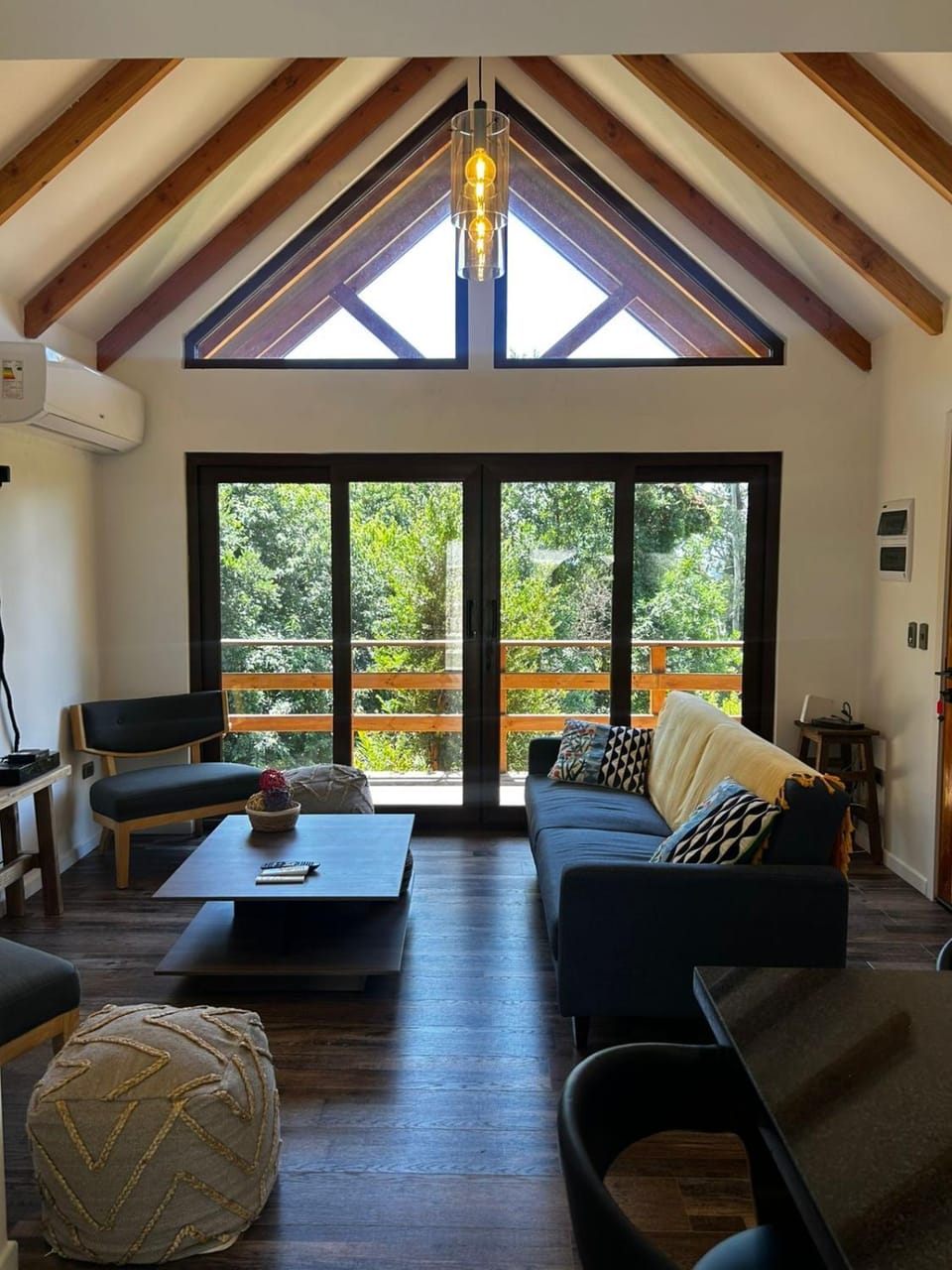 Communal lounge/ TV room, Living room, air conditioner