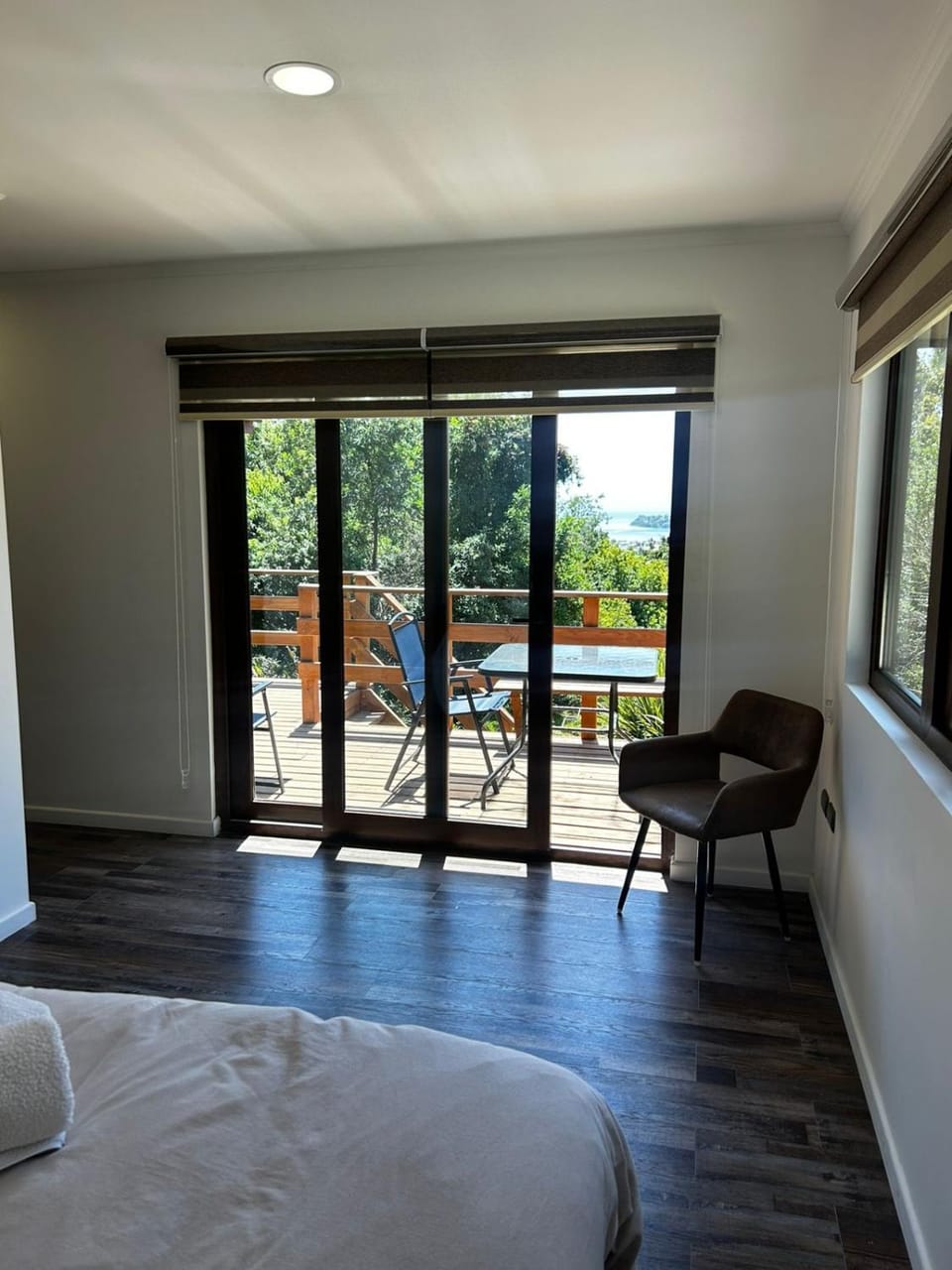 Bedroom, Lake view