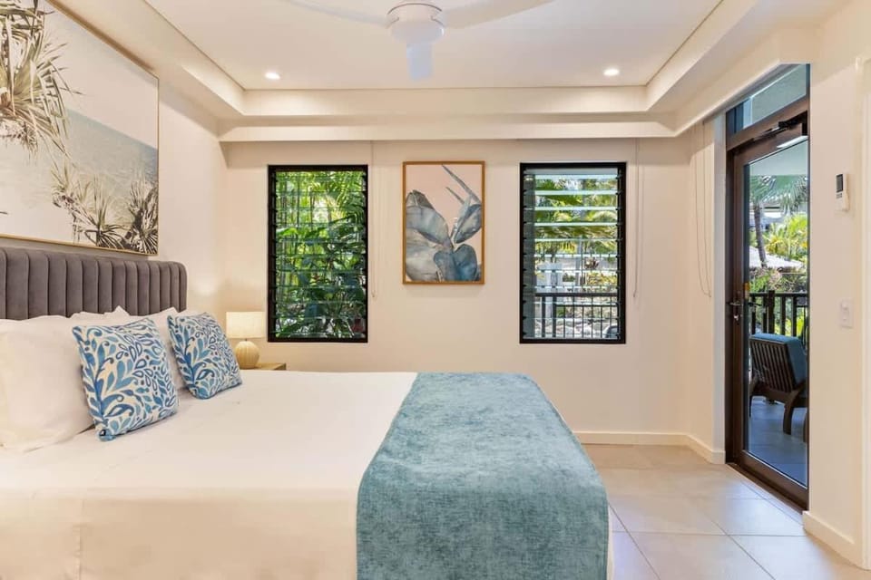 'The Palms' Swim-out Comfort meets Tropical Charm Apartment in Port Douglas