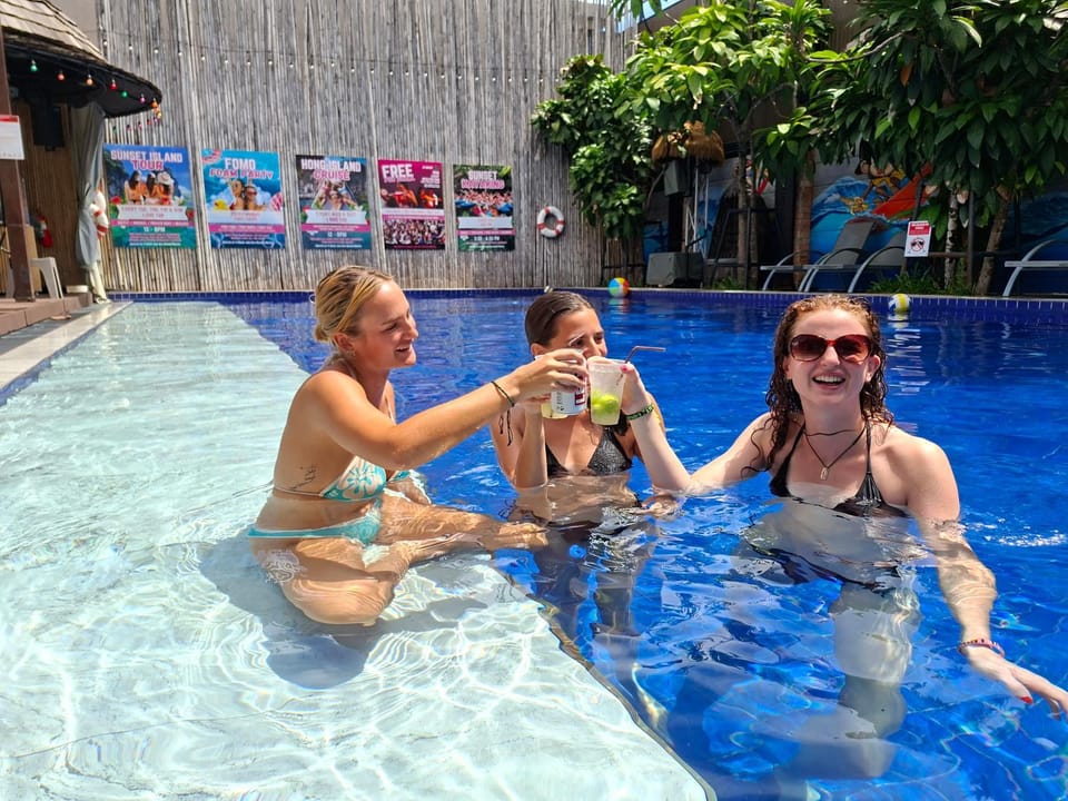 Swimming pool, Drinks, group of guests, minibar