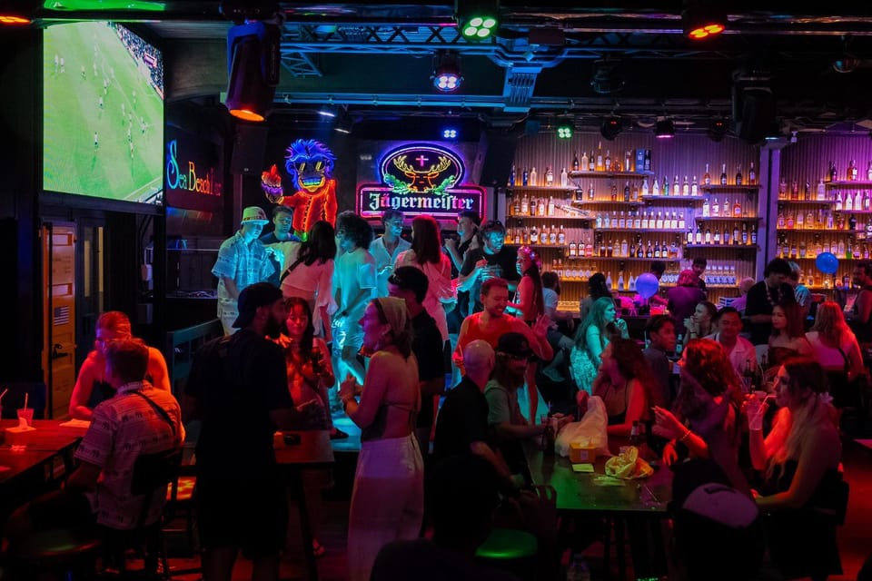 Nightclub / DJ, group of guests