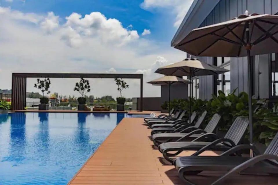 Swimming pool, sunbed