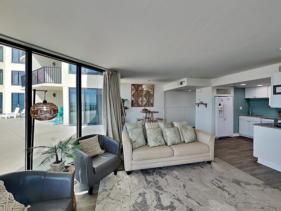 Balcony/Terrace, Kitchen or kitchenette, Living room, Seating area, furniture
