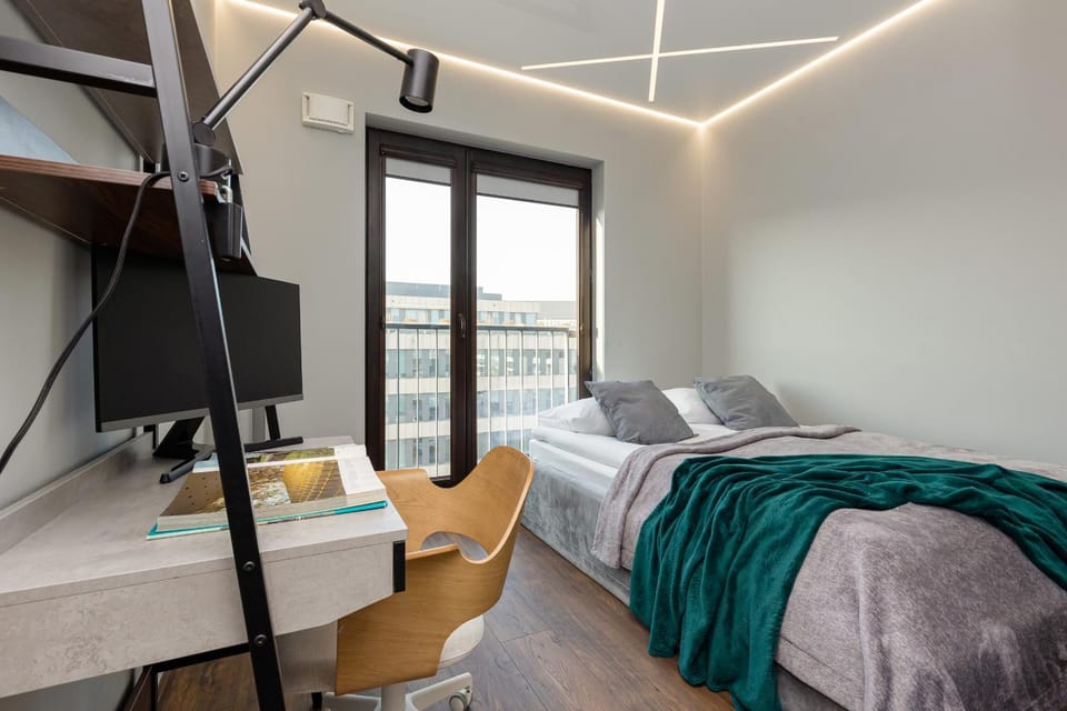 Bed, TV and multimedia, Photo of the whole room, Evening entertainment, Bedroom, hair dresser