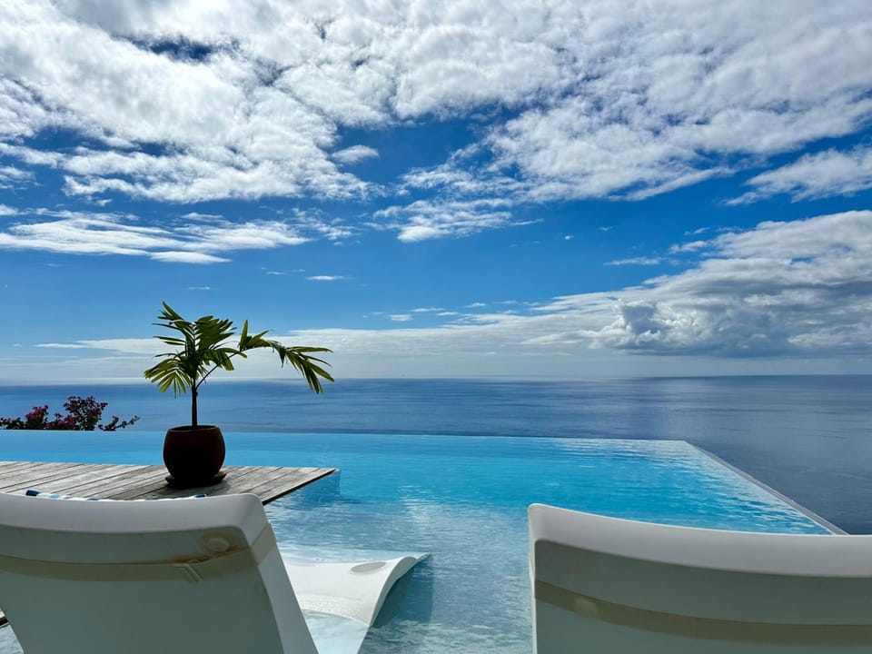 Balcony/Terrace, Pool view, Sea view, Swimming pool